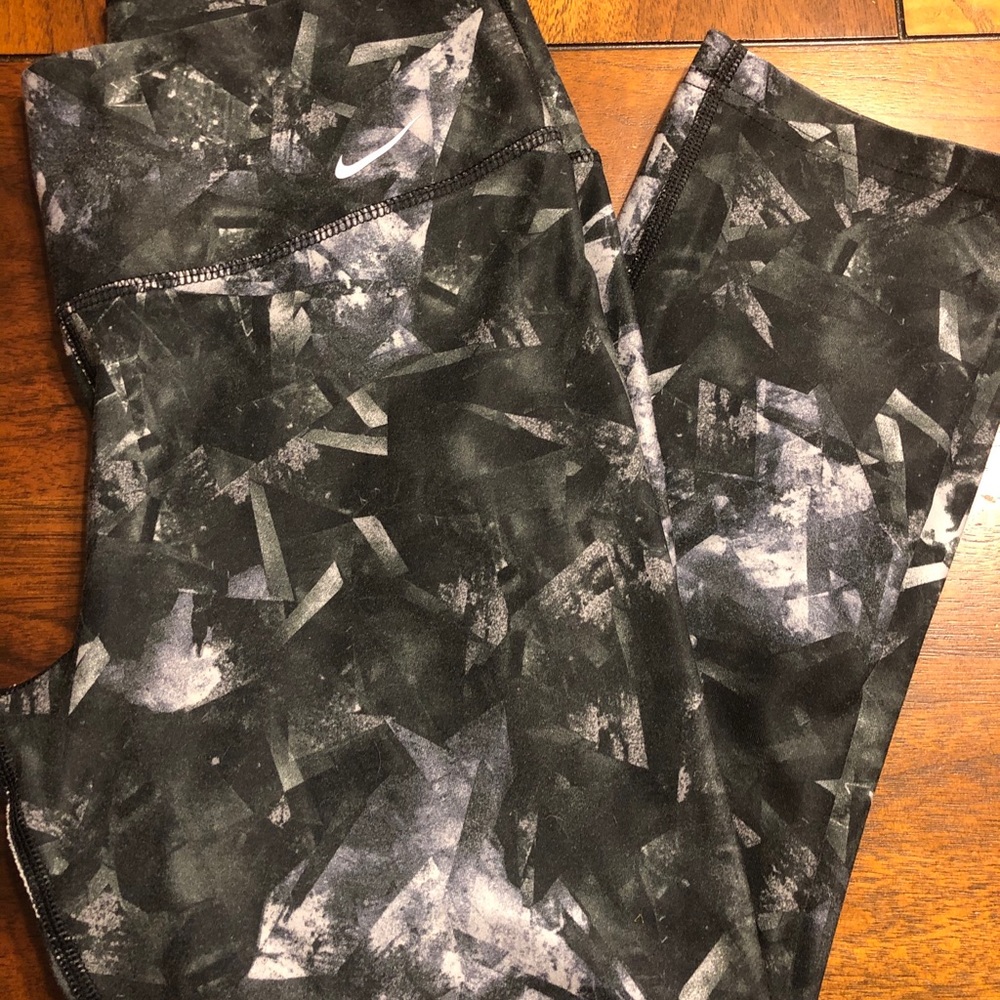 nike capri leggings // size small // black